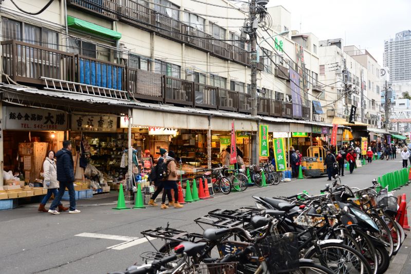 phố mua sắm quanh chợ cá Tsukuji Tokyo